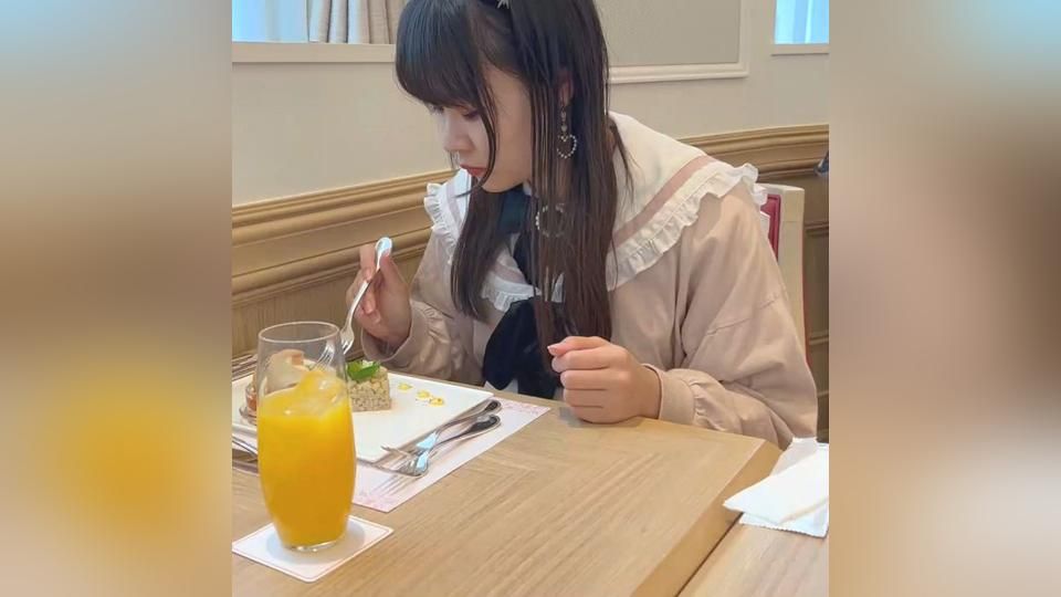「期間限定　中だしＯＫ　バイトに来てはエッチして帰る不思議ちゃん　１９歳」
